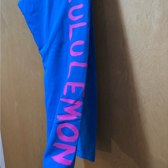 Lululemon Blue with Pink Graphic Legging Wunder Train - Picture 5 of 5